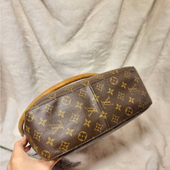 Authentic Louis Vuitton Looping GM - Picture 2 of 16